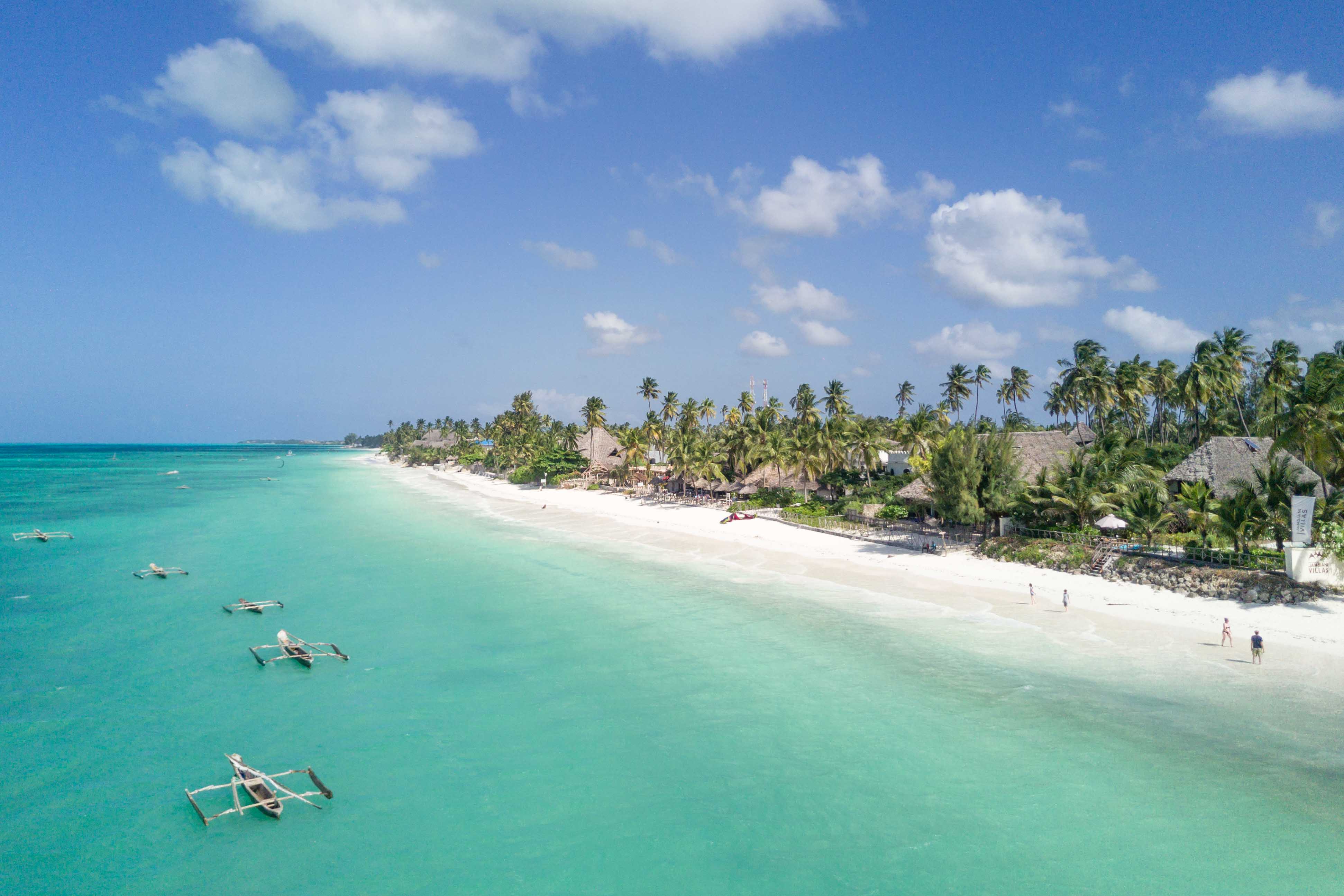 Plage de Zanzibar avec eaux turquoises